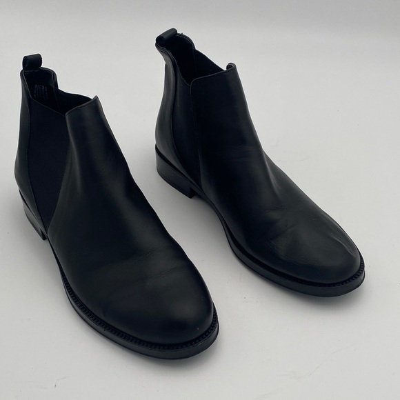 AEROSOLES Black Leather Ankle Boots women 7.5M pull on casual office retro Y2K - Picture 1 of 13